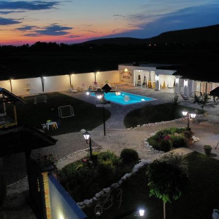 Villa Family Estate Hadzalova Avlija Bihać Exterior foto